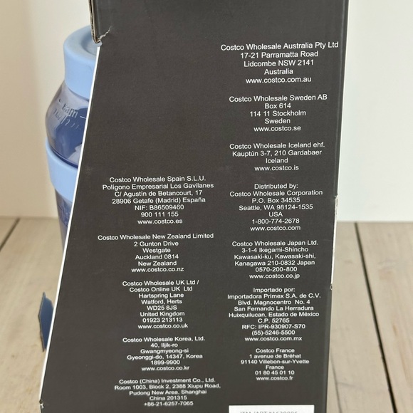 Waterday 2-Piece Set - Blue and White/clear 80 ounce, 2.36 liters water bottles - Picture 8 of 9